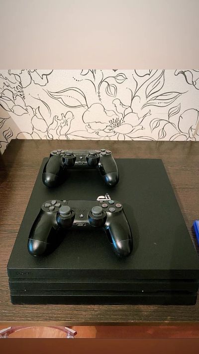 Лот: 20369094. Фото: 1. PS 4pro 1Tb. Консоли