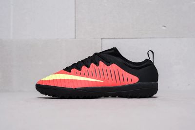 Лот: 11617652. Фото: 1. Футбольная обувь Nike MercurialX... Кеды, кроссовки, слипоны