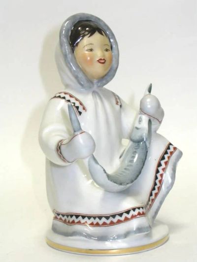 Лот: 2193363. Фото: 1. Якут с севрюгой лфз. Фарфор, керамика