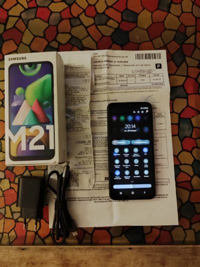 Лот: 21277701. Фото: 1. Телефон Samsung M21. Кнопочные мобильные телефоны