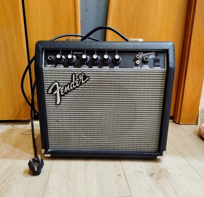 Лот: 25526191. Фото: 1. Комбоусилитель Fender. Гитарные эффекты и комбоусилители