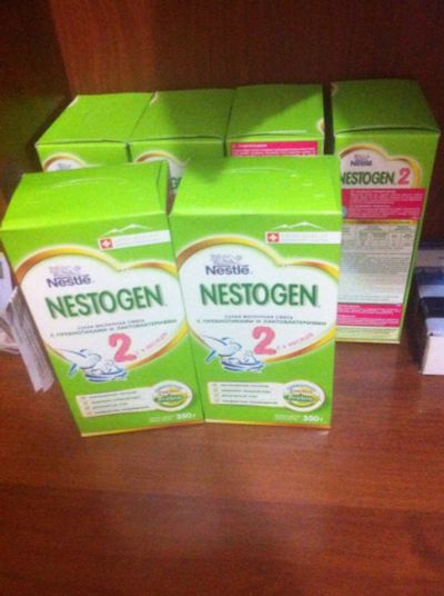 Лот: 6885211. Фото: 1. Nestogen 2 (6-12M) и 1 (0-6М). Детское питание
