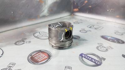 Лот: 23584643. Фото: 1. Поршень Land Rover Discovery 306DT... Двигатель и элементы двигателя