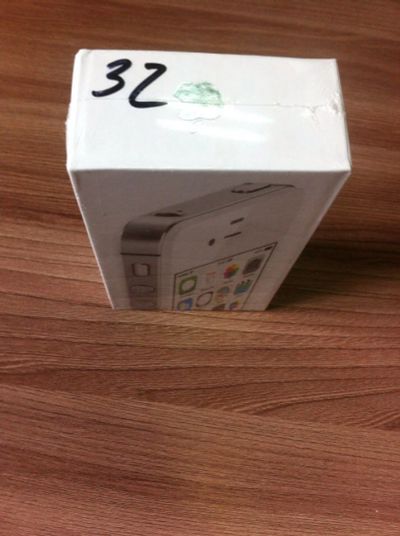 Лот: 10148048. Фото: 1. iPhone 4S White 32Gb. Смартфоны