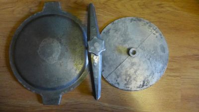 Лот: 11648693. Фото: 1. Крышка, пресс и упор для сковороды... Сковороды и сотейники