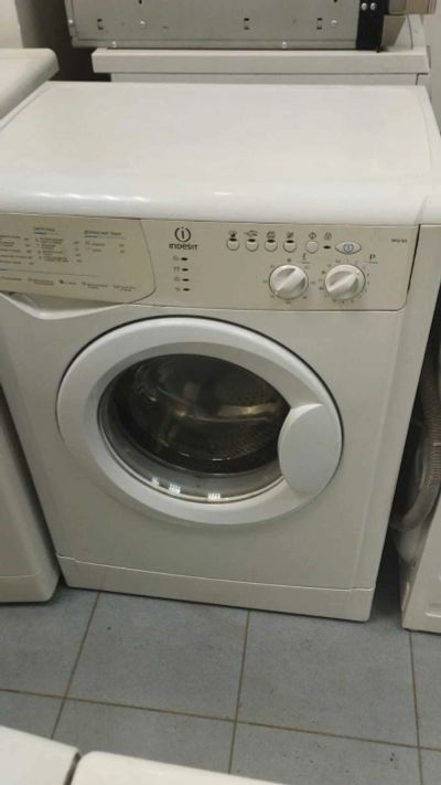 Лот: 25582066. Фото: 1. Стиральная машина Indesit WISL... Запчасти для остальной бытовой техники