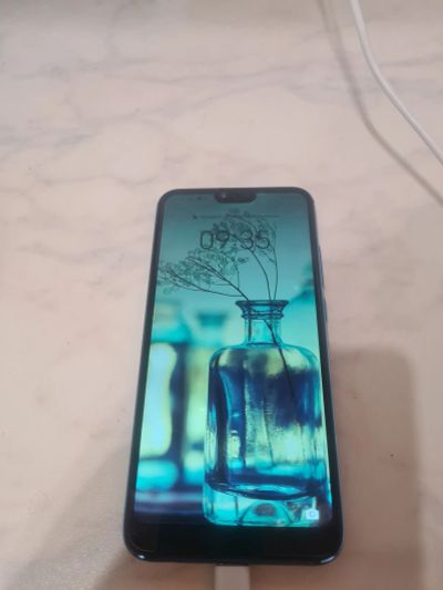 Лот: 20863025. Фото: 1. Смартфон Honor 10 4/64. Смартфоны