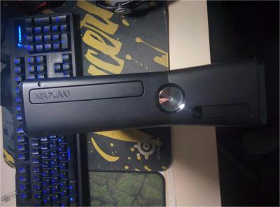 Лот: 10793918. Фото: 1. Xbox 360 slim freeboot; Чем быстрее-тем... Игровые приставки, консоли