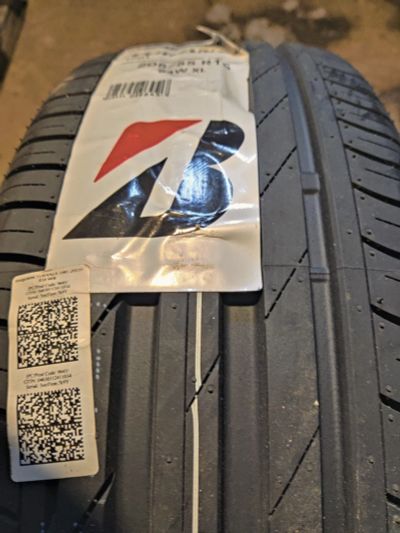 Лот: 21765860. Фото: 1. Шины bridgestone turanza t001... Шины