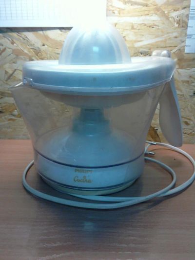 Лот: 8473149. Фото: 1. Соковыжималка philips hr 2744. Кухонная