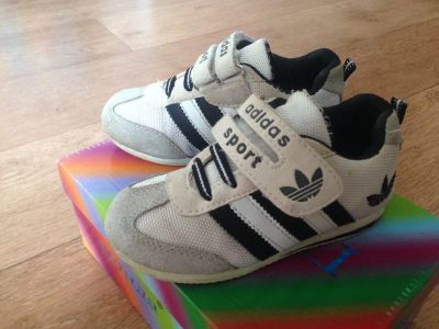 Лот: 11993826. Фото: 1. Кроссовки Adidas 26 размер. Кеды, кроссовки