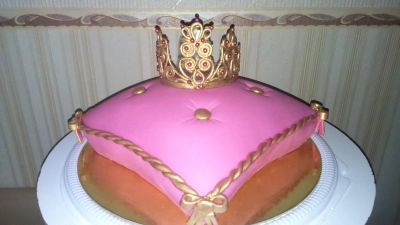 Лот: 8878694. Фото: 1. Торт с короной для девочки. Торты, пирожные