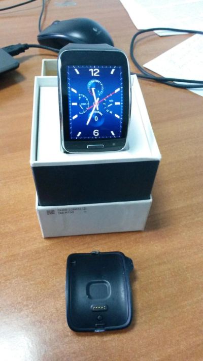 Лот: 6044250. Фото: 1. Смарт-часы Samsung Gear S Black. Планшеты