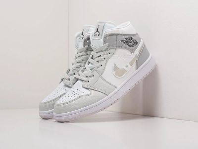 Лот: 18712679. Фото: 1. Кроссовки Nike Air Jordan 1 Mid... Кеды, кроссовки, слипоны