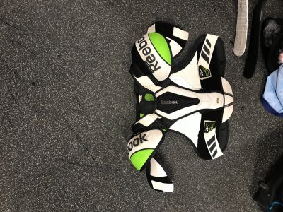 Лот: 13983164. Фото: 1. Нагрудник Reebok 16K. Защита тела