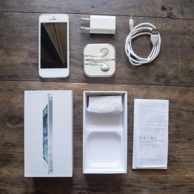 Лот: 11718782. Фото: 1. Iphone 5 white 16 gb - Коробка... Смартфоны