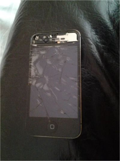 Лот: 8147041. Фото: 1. Продам iPhone 4s исправный разбитый... Смартфоны