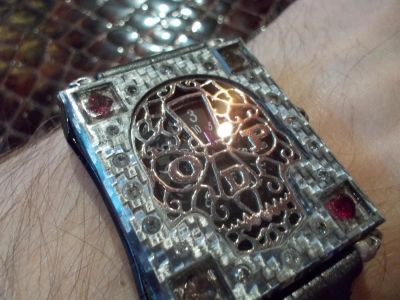 Лот: 10016996. Фото: 1. Часы из карбона с драгоценными... Драгоценные наручные часы