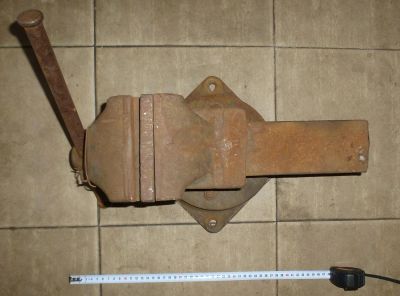 Лот: 7311558. Фото: 1. тиски слесарные огромные большие... Ручной инструмент