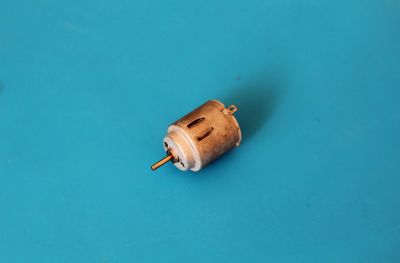 Лот: 25332312. Фото: 1. Моторчик 3,6V 260mA. Электродвигатели, микромоторы