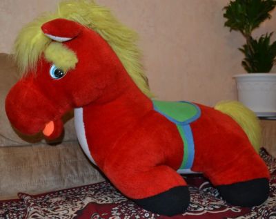 Лот: 5392844. Фото: 1. Мягкая игрушка Конь, с рубля... Мягкие