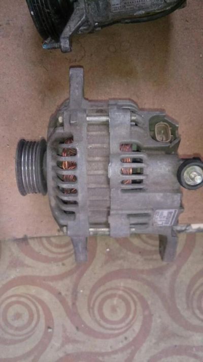 Лот: 8416806. Фото: 1. Генератор на Subaru Impreza кузов... Двигатель и элементы двигателя