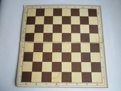 Лот: 15240279. Фото: 1. Доска картонная шахматная (СССР... Шахматы, шашки, нарды