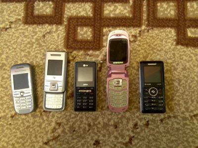 Лот: 4068093. Фото: 1. 5 телефонов одним лотом. samsung... Кнопочные мобильные телефоны