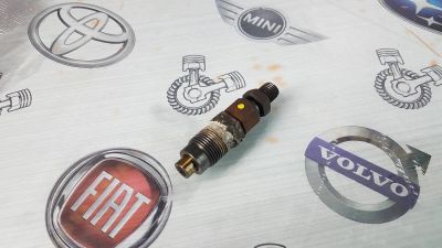Лот: 23584286. Фото: 1. Форсунка Toyota Regius Ace 5L... Двигатель и элементы двигателя