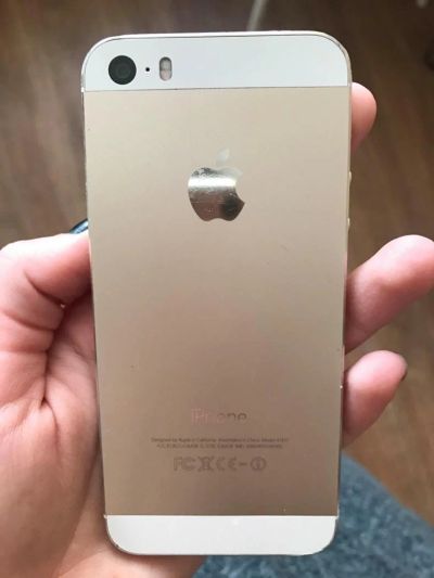 Лот: 8834179. Фото: 1. Продам iPhone 5s gold 32gb. Смартфоны