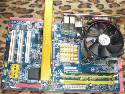 Лот: 369481. Фото: 1. Gigabyte [GA-8I945PLGE-RH]+проц... Материнские платы