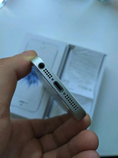 Лот: 14285563. Фото: 1. Iphone se 32 гига. Смартфоны