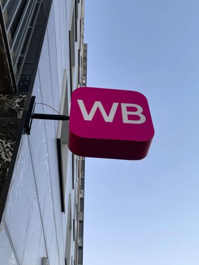 Лот: 24635597. Фото: 1. вывеска кронштейн WB. Рекламные материалы и оборудование