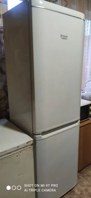 Лот: 19608206. Фото: 1. Холодильник Hotpoint Ariston. Холодильники, морозильные камеры