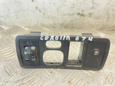 Лот: 25513106. Фото: 1. кнопка корректора фар toyota Corolla... Двигатель и элементы двигателя