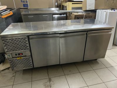 Лот: 22833699. Фото: 1. Холодильный стол бу -190 см. Холодильное