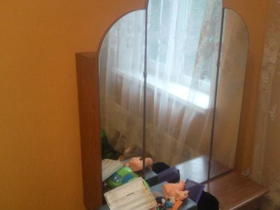 Лот: 5721894. Фото: 1. Продам зеркало с тумбочкой. Туалетные столики