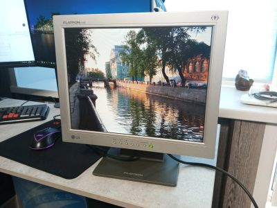 Лот: 22884409. Фото: 1. Монитор LG Flatron L1510S + переходник... ЖК-мониторы