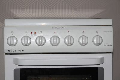 Лот: 11613786. Фото: 1. Плита Electrolux EKC 501502 W. Плиты, духовые шкафы, варочные поверхности
