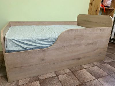 Лот: 25438461. Фото: 1. Детская кроватка с матрасом. Детские кровати и кроватки