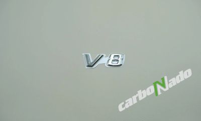 Лот: 17243614. Фото: 1. Шильдик самоклеящийся V8 EBL-101. Детали тюнинга