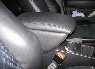 Лот: 11750650. Фото: 1. Подлокотник Renault Duster 2010-2015... Детали тюнинга