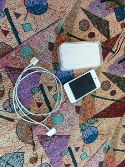Лот: 5799255. Фото: 1. Продам iPod touch 16 Gb. Другое (компьютеры, оргтехника, канцтовары)