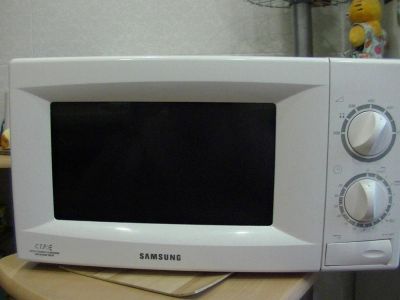 Лот: 5995409. Фото: 1. Микроволновая печь Samsung M1618NR... Микроволновки, мини-печи