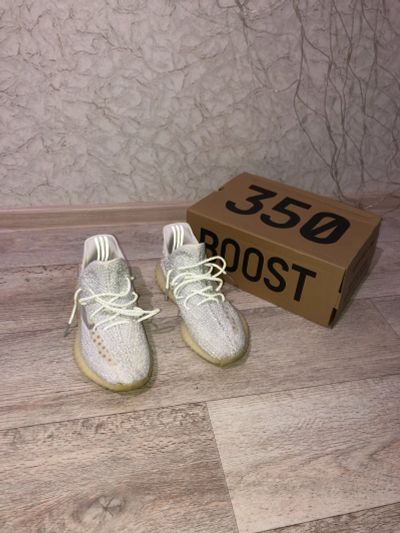 Лот: 17460441. Фото: 1. Adidas yeezy boost 350 v2. Кеды, кроссовки, слипоны