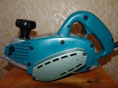 Лот: 11770720. Фото: 1. Рубанок Makita 1002 BA. Электроинструмент