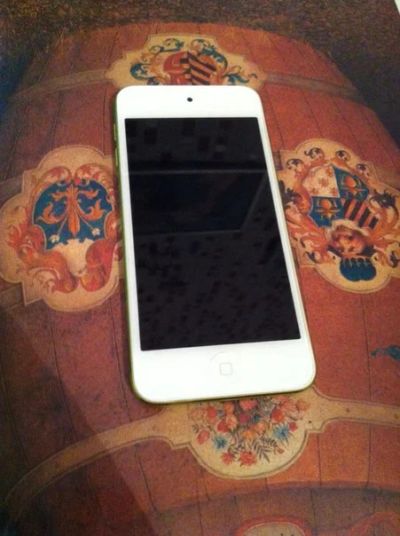 Лот: 4814668. Фото: 1. Apple iPod Touch 5G 64GB Yellow. Плееры