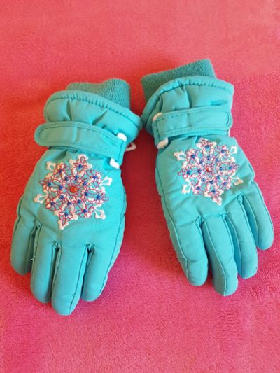 Лот: 17838896. Фото: 1. Зимние перчатки для девочки. Верхняя одежда