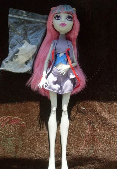 Лот: 11056444. Фото: 1. Monster High Rochelle Goyle Basic. Куклы и аксессуары