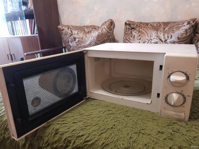 Лот: 15930971. Фото: 1. Микроволновая печь Samsung M1716NR. Микроволновки, мини-печи